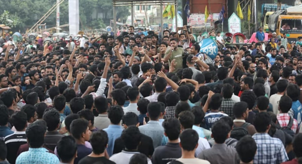 ঢাকায় প্রকৌশল শিক্ষার্থীদের ওপর হামলার প্রতিবাদে চট্টগ্রামে সড়ক অবরোধ 3 ঢাকায় প্রকৌশল শিক্ষার্থীদের ওপর হামলার প্রতিবাদে চট্টগ্রামে সড়ক অবরোধ 1756302613 ঢাকায় প্রকৌশল শিক্ষার্থীদের ওপর হামলার প্রতিবাদে চট্টগ্রামে সড়ক অবরোধ