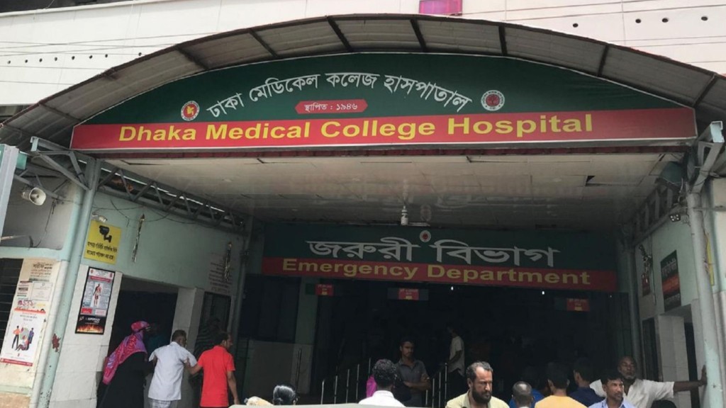 ঢামেক 1755069869 কমলাপুরে ফুটপাত থেকে অজ্ঞাত ব্যক্তির লাশ উদ্ধার