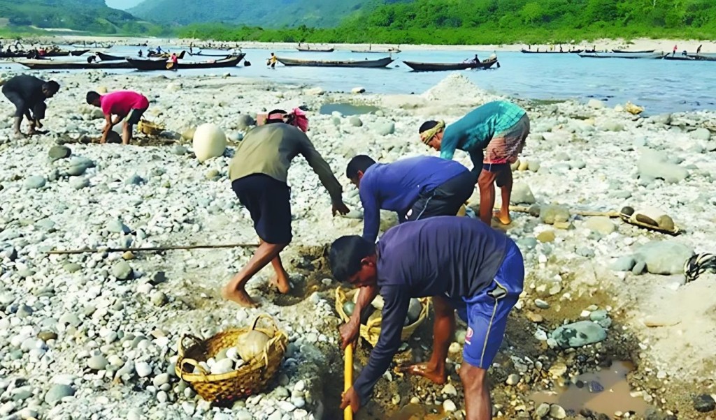 তদন্ত কমিটি করলো জেলা প্রশাসন 1755052954 সাদা পাথর নজিরবিহীন লুটপাটের পর তদন্ত কমিটি করলো জেলা প্রশাসন