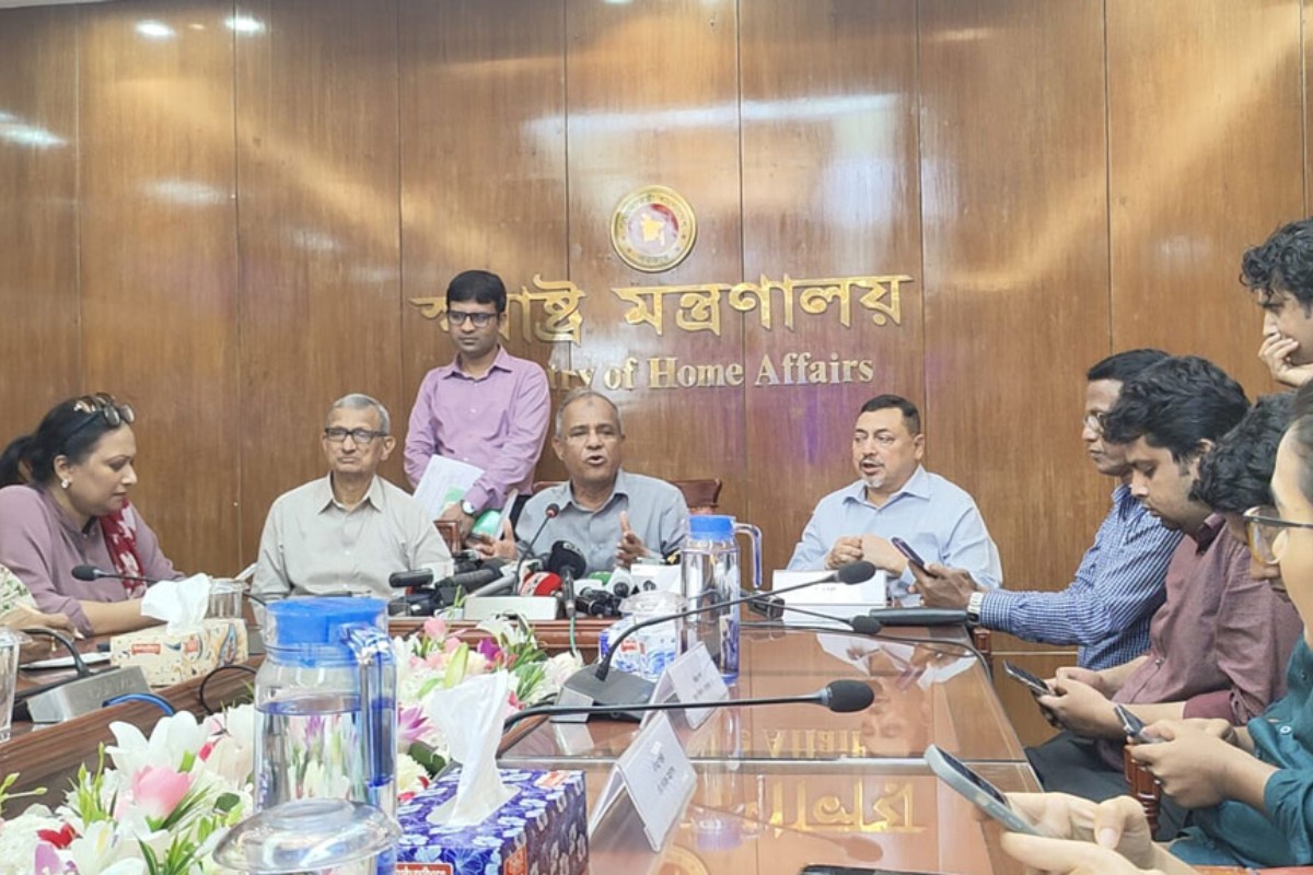 তফসিলের আগে এসপি-ওসিদের বদলি হবে লটারির মাধ্যমে: স্বরাষ্ট্র উপদেষ্টা