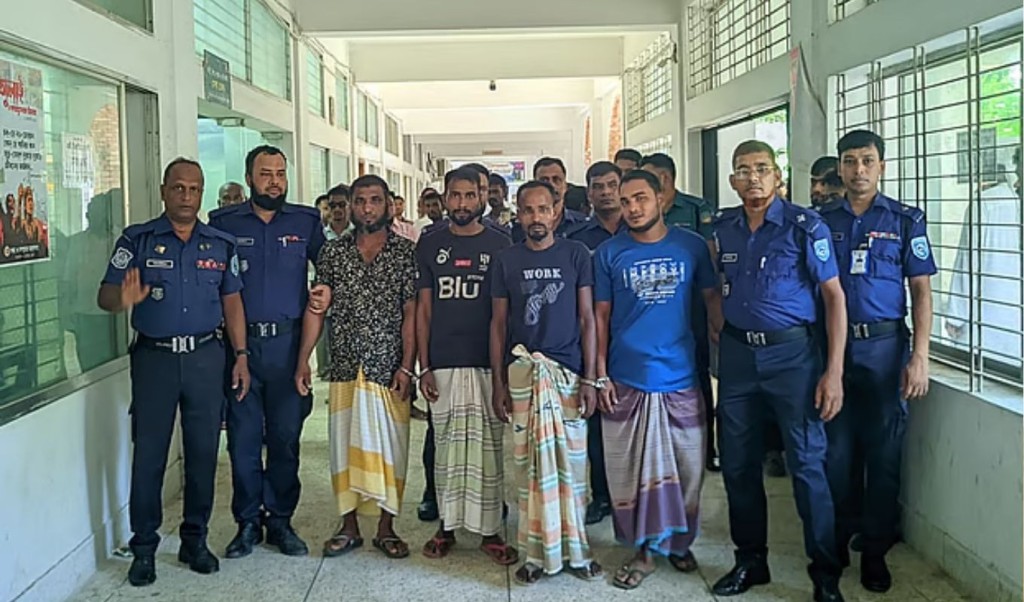 তারাগঞ্জে দুজনকে পিটিয়ে হত্যা: গ্রেপ্তার চার আসামির তিন দিনের রিমান্ড 3 তারাগঞ্জে দুজনকে পিটিয়ে হত্যা গ্রেপ্তার চার আসামির তিন দিনের রিমান্ড 1755167091 তারাগঞ্জে দুজনকে পিটিয়ে হত্যা: গ্রেপ্তার চার আসামির তিন দিনের রিমান্ড