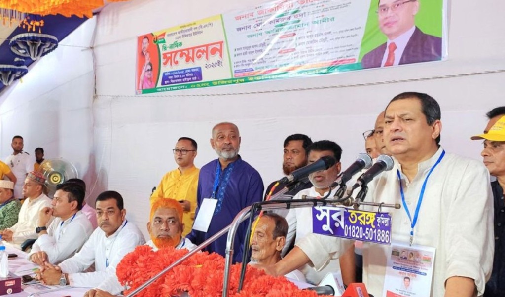 জামায়াতে ইসলামী ইসলামের নামে মানুষের সঙ্গে ধোঁকাবাজি করে: তাহের সুমন 3 তাহের সুমন 1754109521 জামায়াতে ইসলামী ইসলামের নামে মানুষের সঙ্গে ধোঁকাবাজি করে: তাহের সুমন