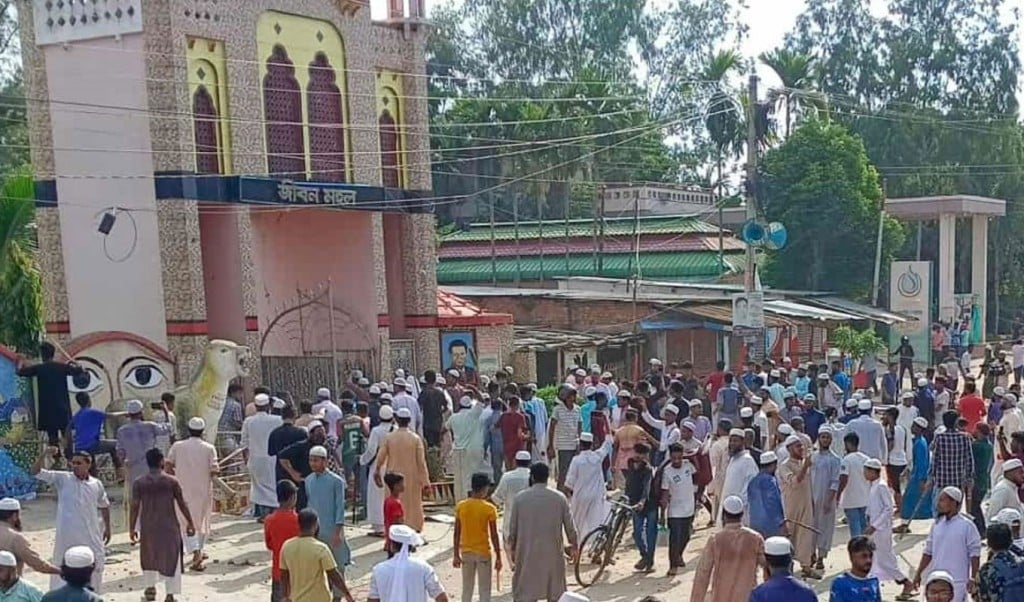 তৌহিদী জনতার ব্যানারে দিনাজপুরে 1756435166 তৌহিদী জনতার ব্যানারে দিনাজপুরে বিনোদন পার্কে হামলা, আগুন, লুটপাট