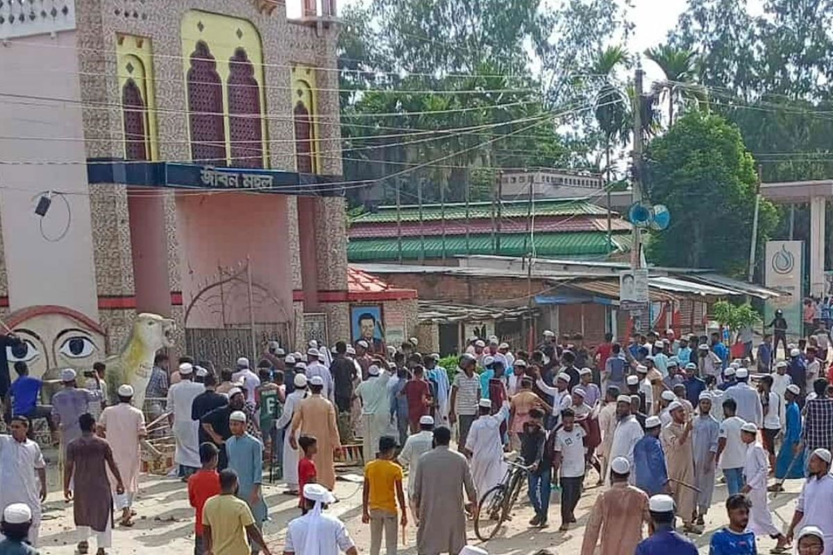 তৌহিদী জনতার ব্যানারে দিনাজপুরে বিনোদন পার্কে হামলা, আগুন, লুটপাট