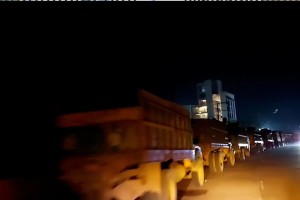 থামছে না লুট: গভীর রাতে শত শত ট্রাকে সরিয়ে ফেলা হচ্ছে ‘সাদা পাথর’