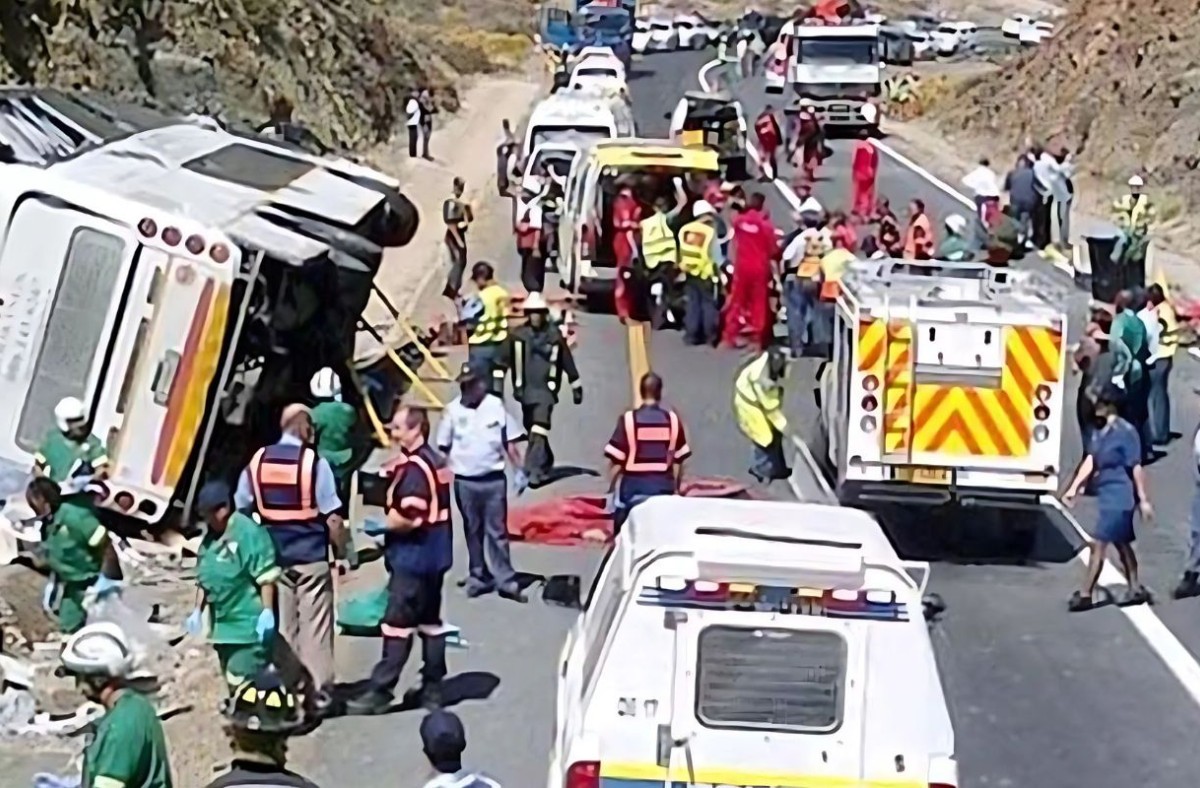 দক্ষিণ আফ্রিকায় যাওয়ার পথে সড়ক দুর্ঘটনায় ২ বাংলাদেশি নিহত, আহত ১৭
