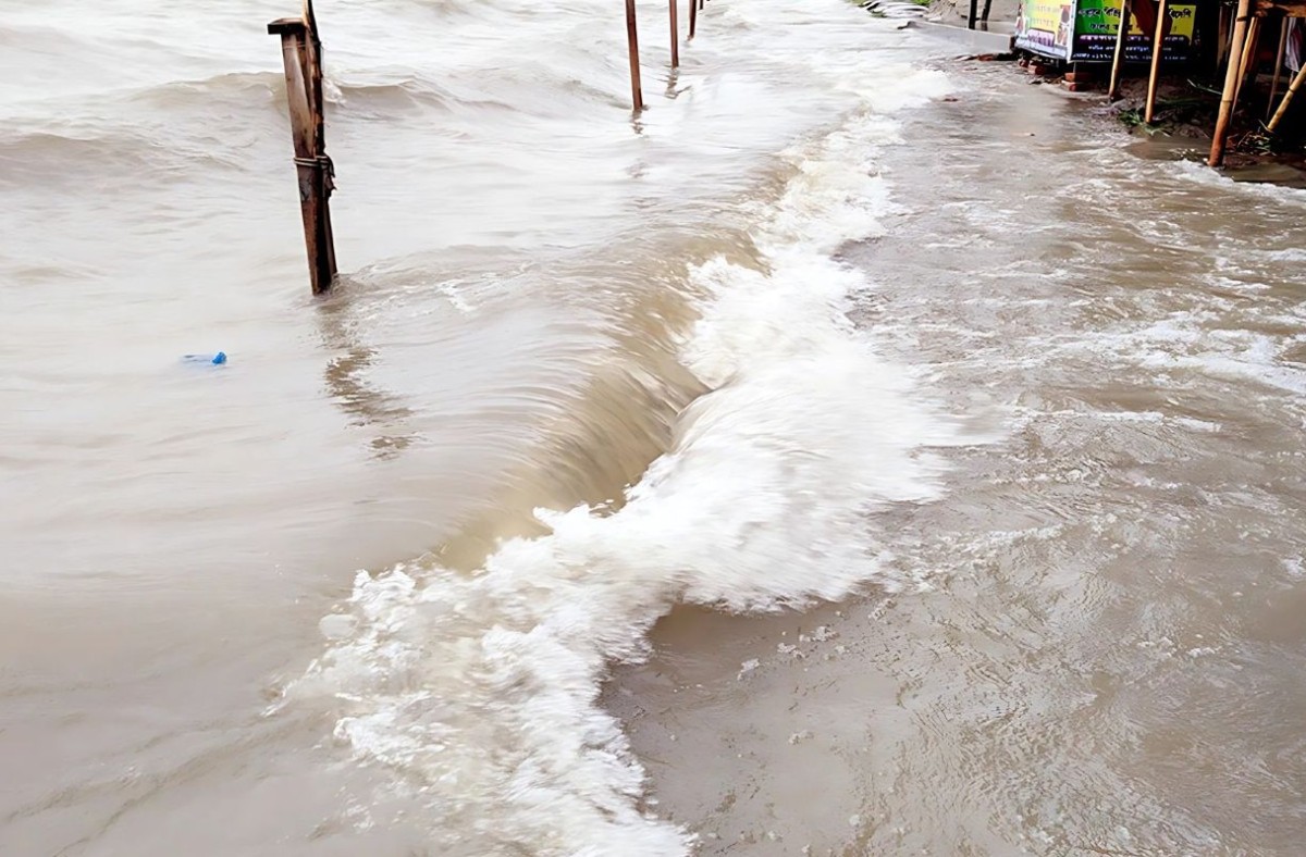 দক্ষিণাঞ্চলের বিপৎসীমার ওপরে ১০ নদীর পানি