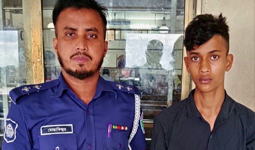 দাফনের ১৭ দিন পর কিশোরকে জীবিত উদ্ধার! 4 দাফনের ১৭ দিন পর কিশোরকে জীবিত উদ্ধার 1755961235 দাফনের ১৭ দিন পর কিশোরকে জীবিত উদ্ধার!