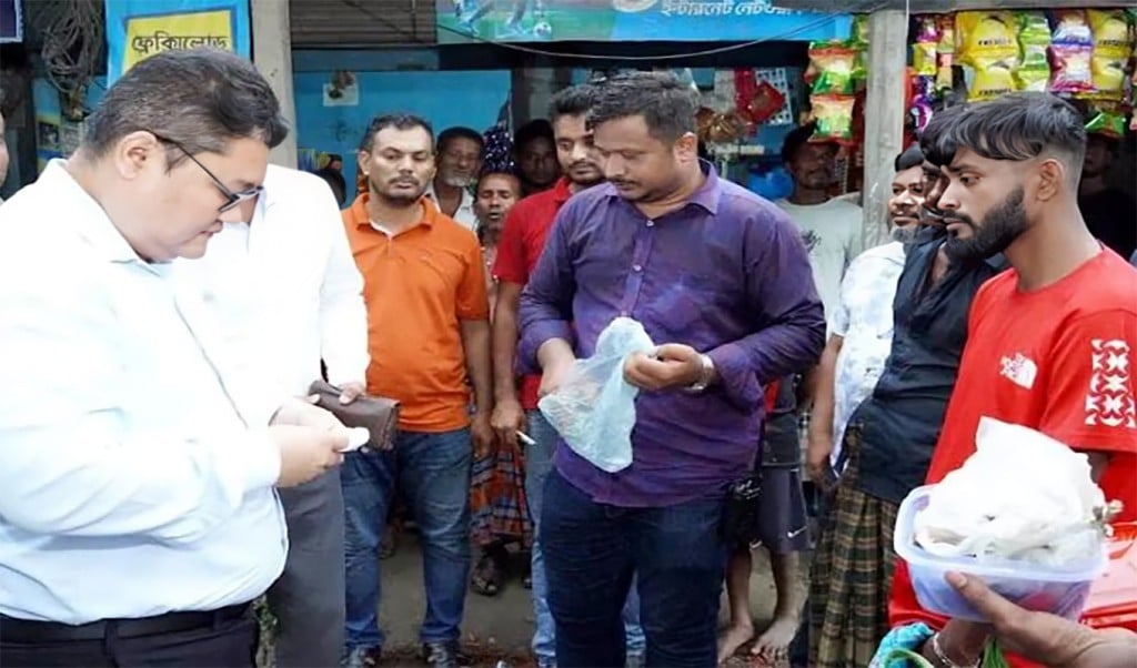 দুই মাদক ব্যবসায়ীর কারাদণ্ড 1754548853 ভ্রাম্যমাণ আদালতের মাদকবিরোধী অভিযানে দুই ব্যবসায়ীর কারাদণ্ড