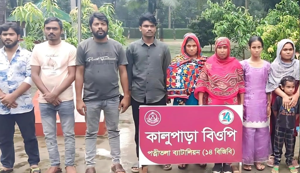 দুই সীমান্ত দিয়ে ১৮ জনকে পুশইন করলো বিএসএফের 1754641457 দুই সীমান্ত দিয়ে ১৮ জনকে পুশইন করলো বিএসএফ