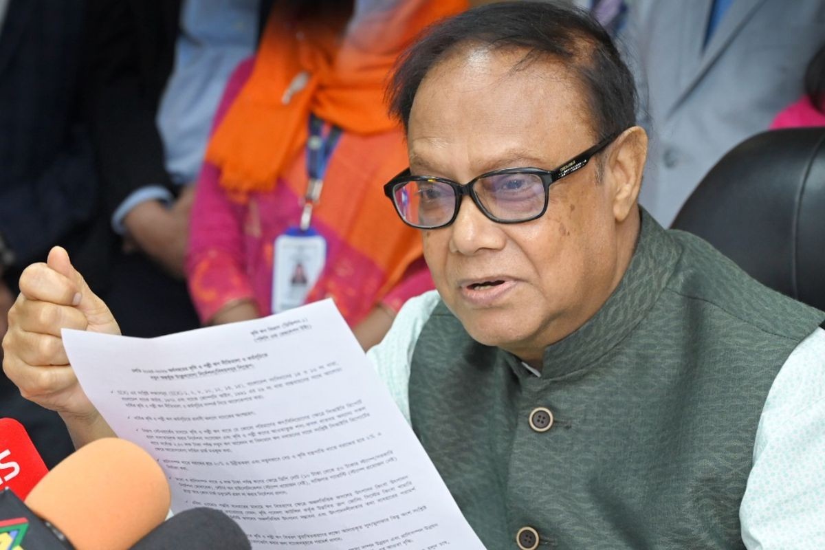 দুর্বল ব্যাংক একীভূতকরণে আমানতকারীদের চিন্তার কারণ নেই: গভর্নর