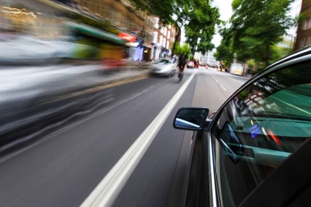 দ্রুতগতিতে গাড়ি চালানোয় পরিবহনমন্ত্রীকে জরিমানা!