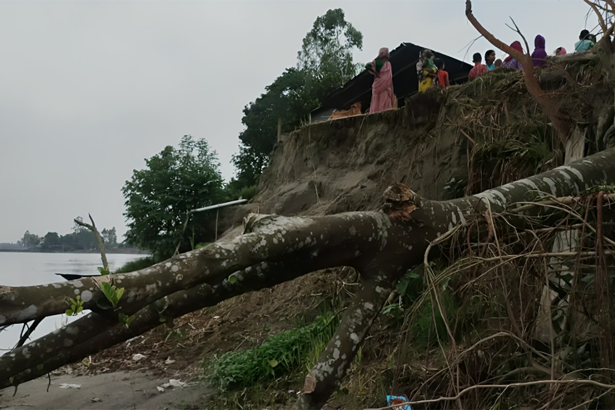 ভয়াবহ নদীভাঙনে ঘরছাড়া শত পরিবার, আতঙ্কে সাধুরপাড়াবাসী