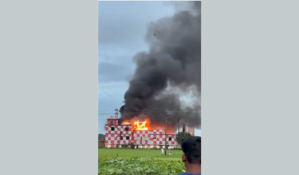 নবীগঞ্জে রিফুয়েলিং স্টেশনে ভয়াবহ আগুন 1755743985 নবীগঞ্জে রিফুয়েলিং স্টেশনে ভয়াবহ আগুন, ৯ সিএনজি ও ১টি বাস পুড়ে ছাই