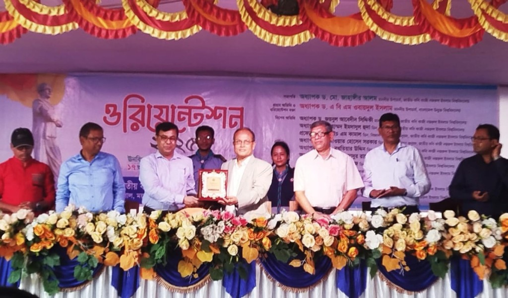 নবীন শিক্ষার্থীদের বরণ করে নিল নজরুল বিশ্ববিদ্যালয় 3 নবীন শিক্ষার্থীদের বরণ করে নিল নজরুল বিশ্ববিদ্যালয় 1755439574 নবীন শিক্ষার্থীদের বরণ করে নিল নজরুল বিশ্ববিদ্যালয়