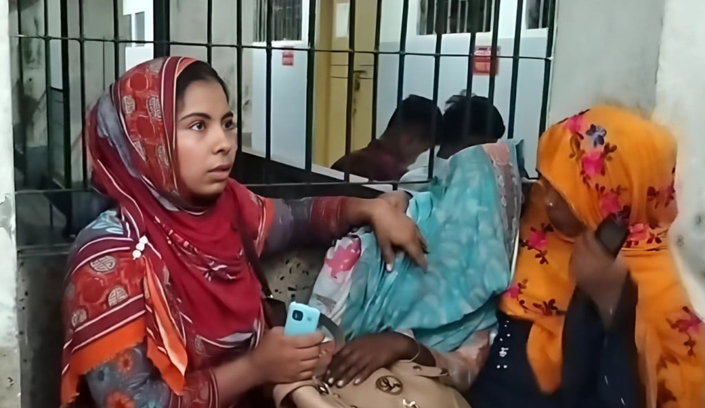 নাটোরে সড়ক দুর্ঘটনায় ভ্যানচালকসহ নিহত ২ 1756005663 নাটোরে সড়ক দুর্ঘটনায় ভ্যানচালকসহ নিহত ২