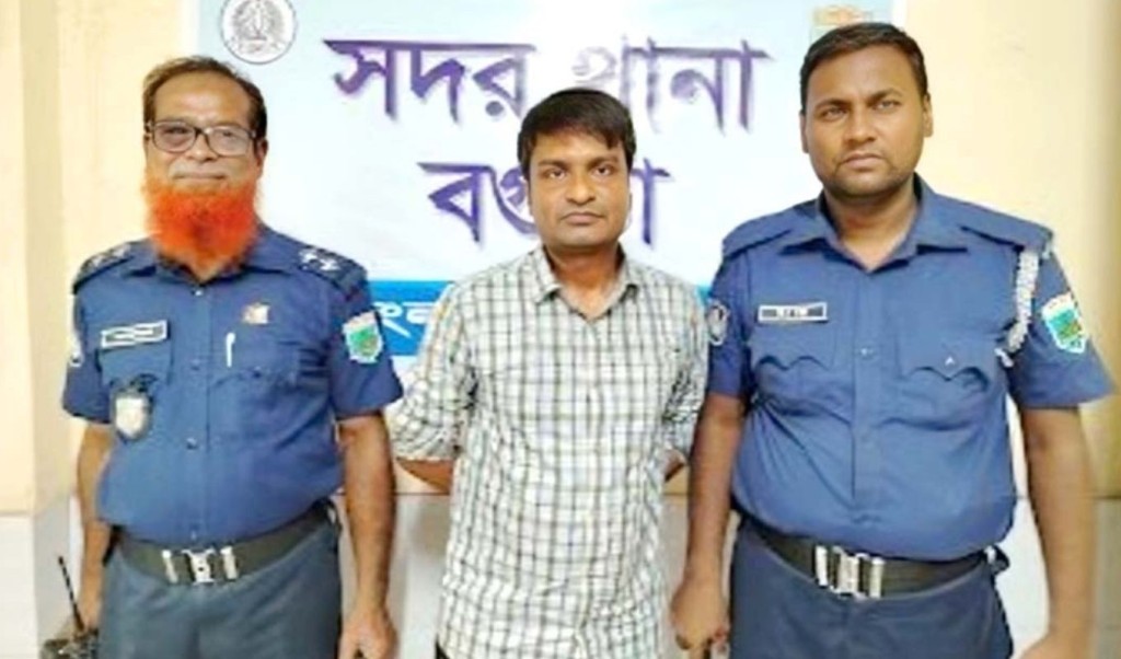 বগুড়ায় বার্মিজ চাকুসহ কলেজ শিক্ষক আটক 4 নারায়ণগঞ্জে চাঁদাবাজির অভিযোগে বিএনপির ২ নেতাকে বহিষ্কার 1 1754906524 বগুড়ায় বার্মিজ চাকুসহ কলেজ শিক্ষক আটক