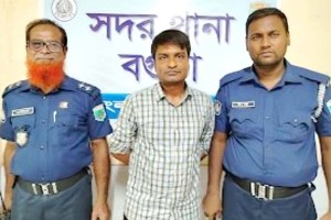 বগুড়ায় বার্মিজ চাকুসহ কলেজ শিক্ষক আটক