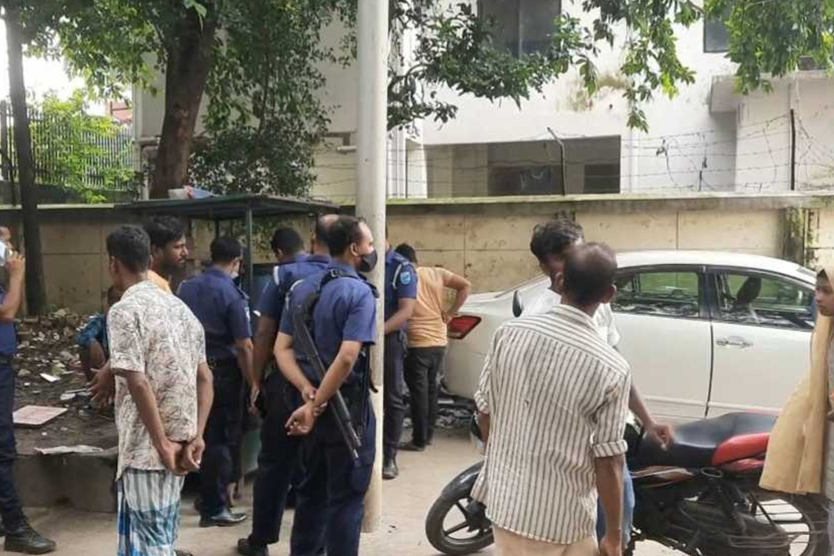 ফুটপাতে দখল নিয়ে হকারের ঘুষিতে আরেক হকার নিহত