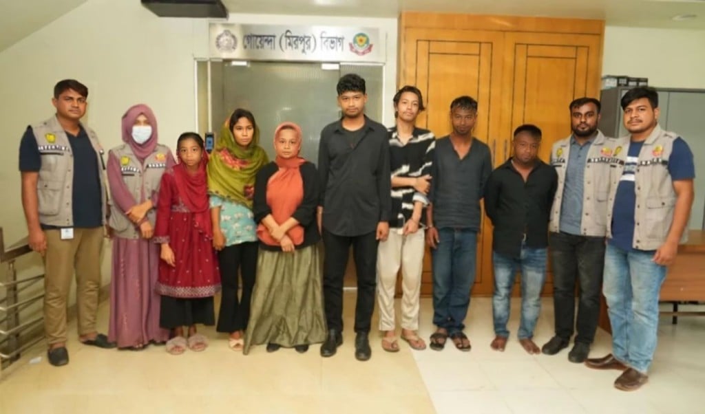নারীদের টার্গেট করে চাকরির প্রলোভনে বাসায় ডেকে ব্ল্যাকমেইল 1755831668 চাকরির প্রলোভনে বাসায় ডেকে নারীদের সঙ্গে ভিডিও ধারণ : ‘হানি ট্র্যাপের’ ফাঁদ