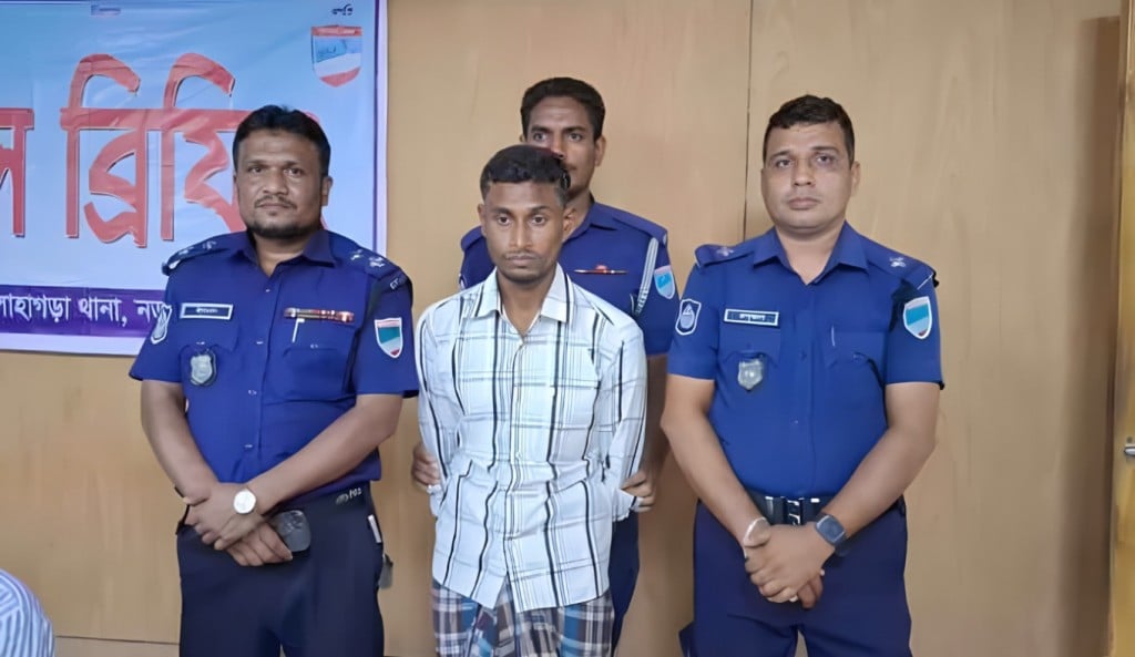 নারীর দিকে গোপনে নজর দেখে ফেলায় হত্যা অভিযুক্ত গ্রেপ্তার 1754899711 নারীর দিকে গোপনে নজর দেওয়ার সময় দেখে ফেলায় হত্যা, অভিযুক্ত গ্রেপ্তার