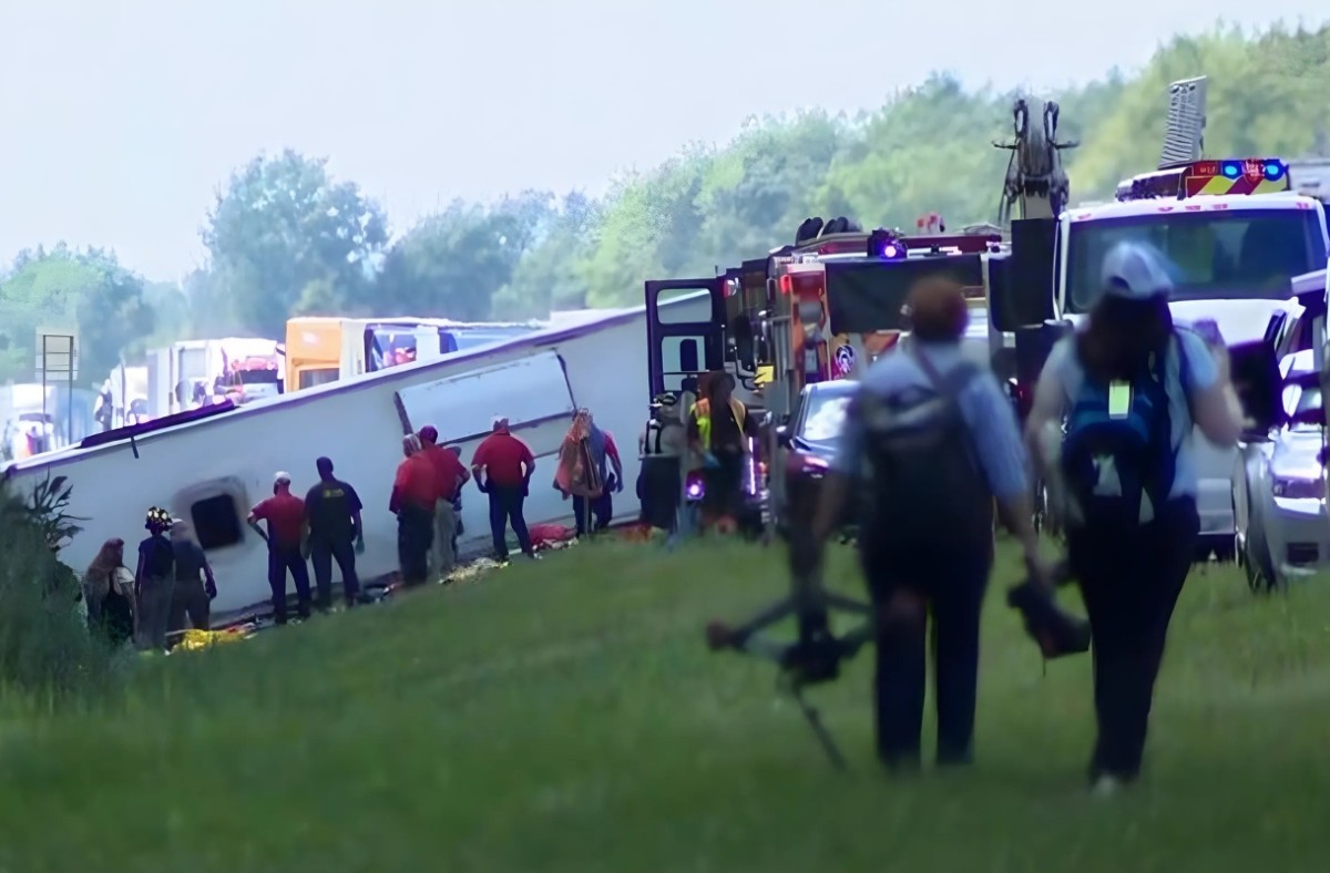 নিউইয়র্কে পর্যটকবাহী বাস দুর্ঘটনায় নিহত ৫