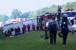 নিউইয়র্কে পর্যটকবাহী বাস দুর্ঘটনায় নিহত ৫