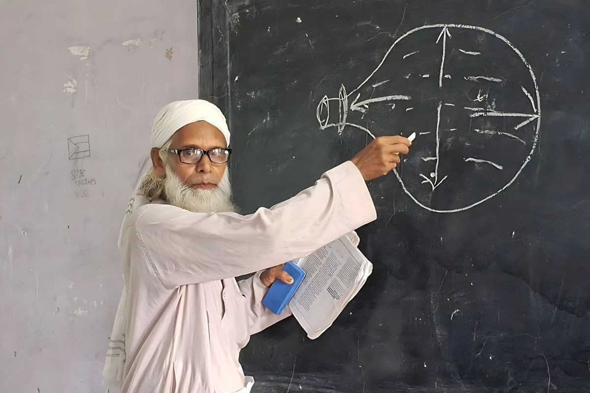 নিউটনের মহাকর্ষ সূত্র ভুল দাবি করলেন আফসার