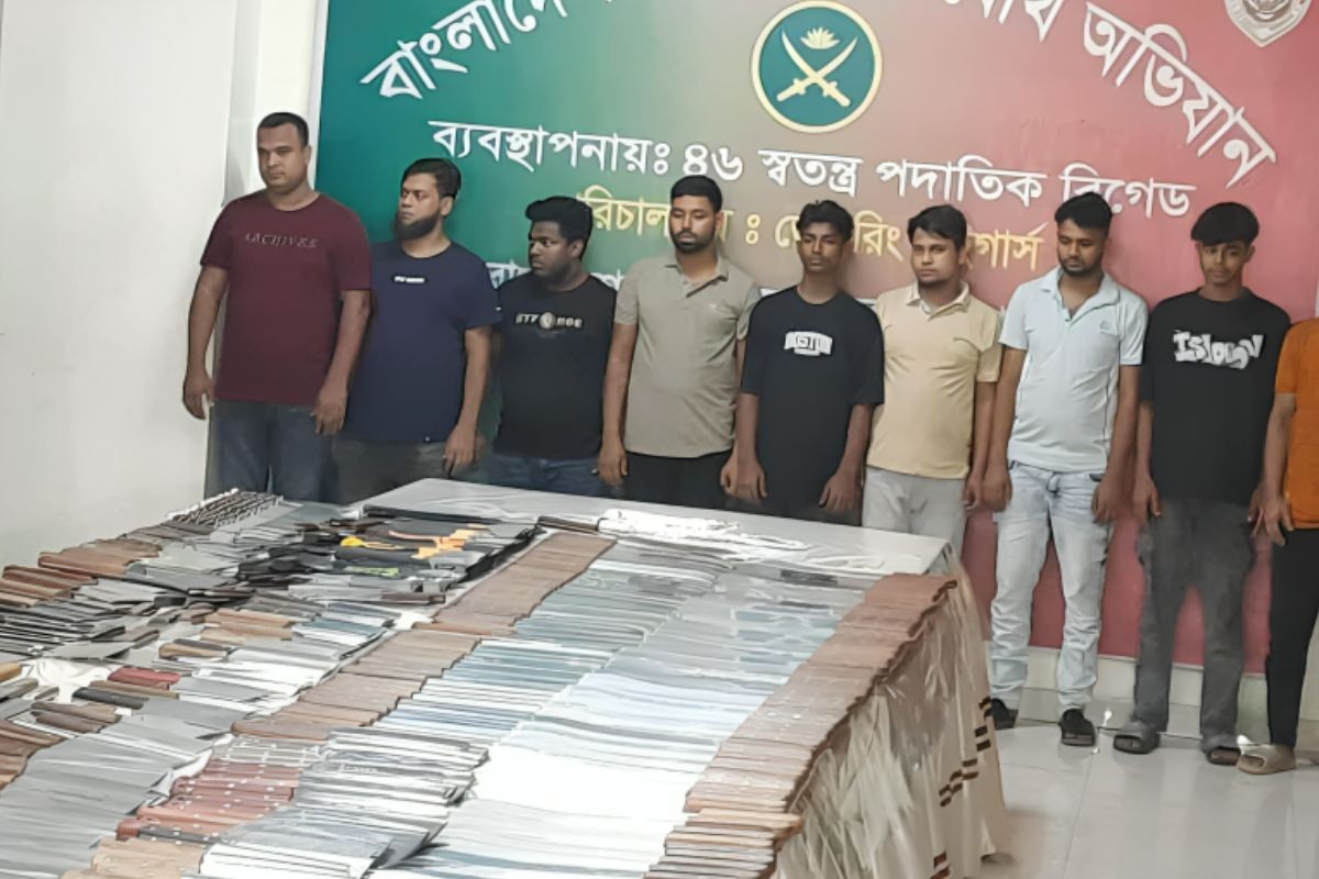 ‘চাপাতি-সামুরাই’ সারাদেশে ফ্রি হোম ডেলিভারি দিতেন ব্যবসায়ীরা