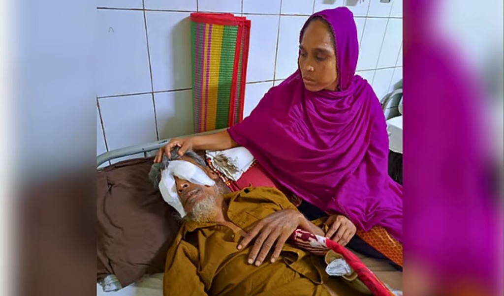 নিজের জমির হিসাব চাওয়ায় ভাইয়ের দুই চোখই উপড়ে ফেলল আপন দুই ভাই 4 নিজের জমির হিসাব চাওয়ায় ভাইয়ের দুই চোখই উপড়ে ফেলল আপন দুই ভাই 1756475842 নিজের জমির হিসাব চাওয়ায় ভাইয়ের দুই চোখই উপড়ে ফেলল আপন দুই ভাই