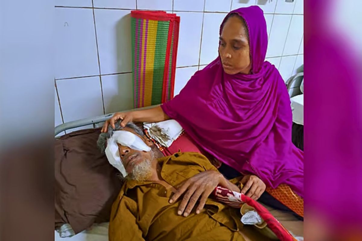 নিজের জমির হিসাব চাওয়ায় ভাইয়ের দুই চোখই উপড়ে ফেলল আপন দুই ভাই