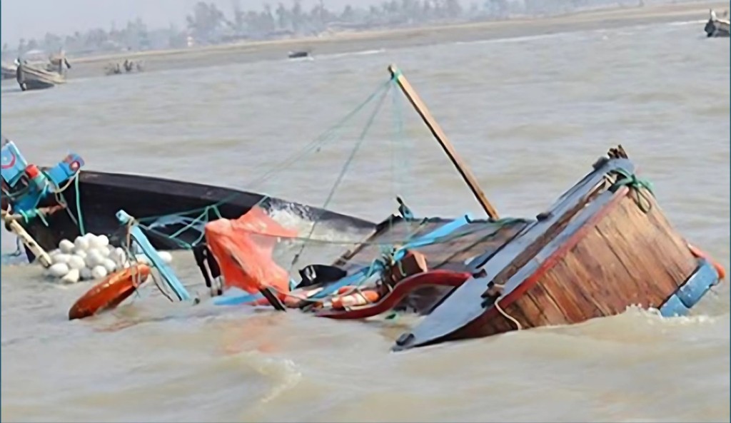 নেত্রকোনায় বালুবোঝাই নৌকাডুবিতে নিখোঁজ ২ 1754371541 নেত্রকোনায় বালুবোঝাই নৌকাডুবিতে নিখোঁজ ২ শ্রমিক