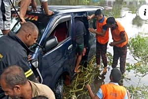 নোয়াখালীতে মাইক্রোবাস নিয়ন্ত্রণ হারিয়ে খালে, নিহত ৬