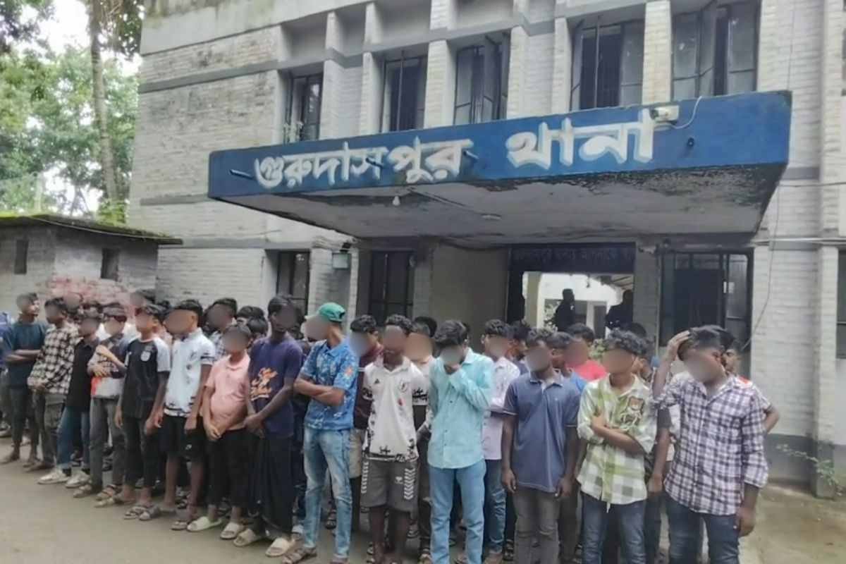 নৌকায় ডিজে পার্টির প্রস্তুতি, সেনা অভিযানে আটক ৫৭ কিশোর