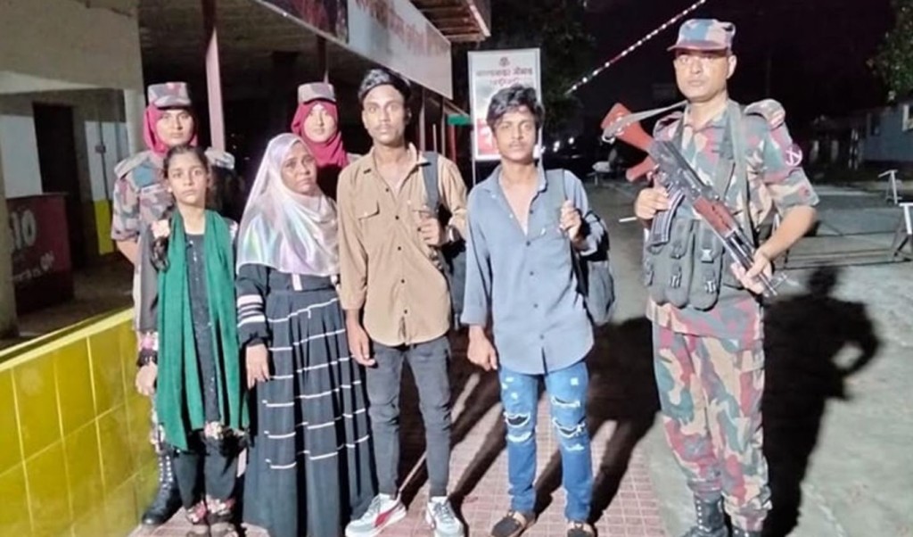 পঞ্চগড় সীমান্তে নারী শিশুসহ ৯ জনকে ঠেলে পাঠালো বিএসএফ 1754050735 পঞ্চগড় সীমান্তে নারী-শিশুসহ ৯ জনকে ঠেলে পাঠালো বিএসএফ