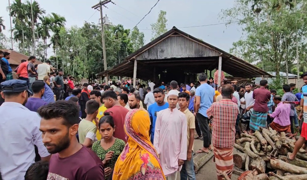 পঞ্চগড়ে বৃদ্ধের গলাকাটা লাশ উদ্ধার 4 লাশ উদ্ধার