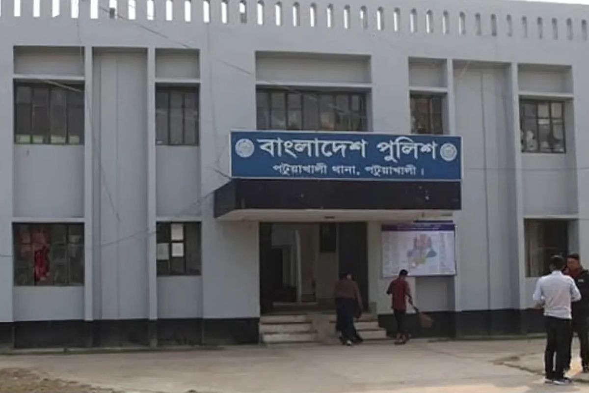 নিরাপত্তাকর্মীকে বেঁধে রেখে এটিএম বুথে ডাকাতি