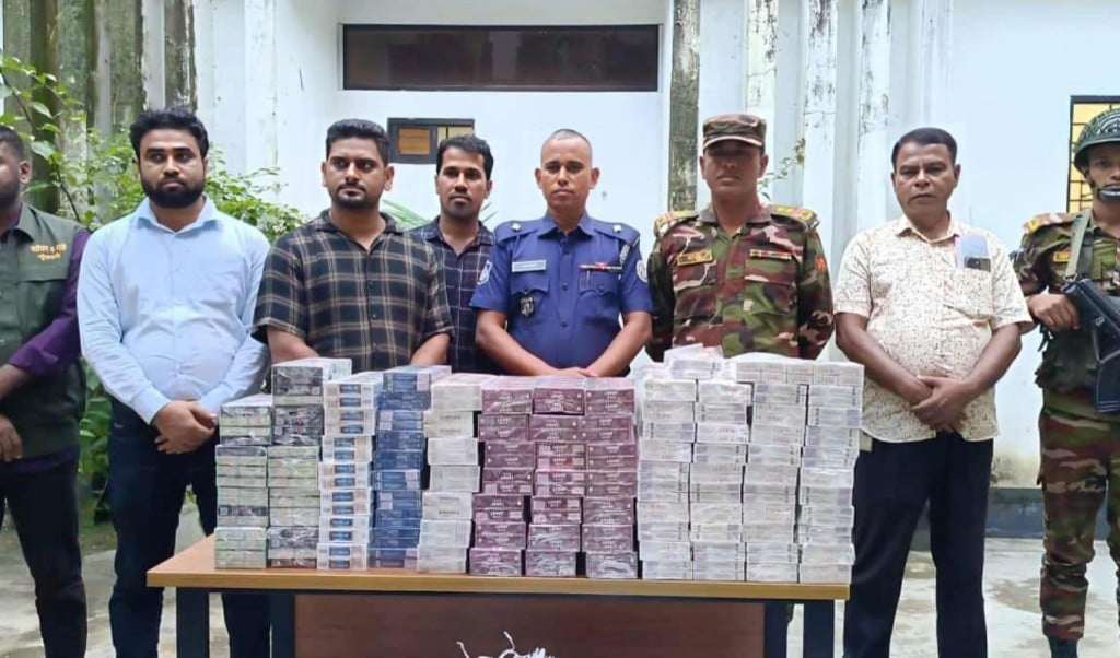 পটুয়াখালীতে শুল্ক ফাঁকি দেওয়া ৫০ হাজার সিগারেট জব্দ এক ব্যবসায়ী আটক 1756447771 পটুয়াখালীতে শুল্ক ফাঁকি দেওয়া ৫০ হাজার নকল সিগারেট জব্দ