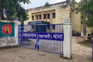 স্বামীর মোবাইলে পরকীয়ার ভিডিও প্রেরণ, গৃহবধূর ঝুলন্ত মরদেহ উদ্ধার