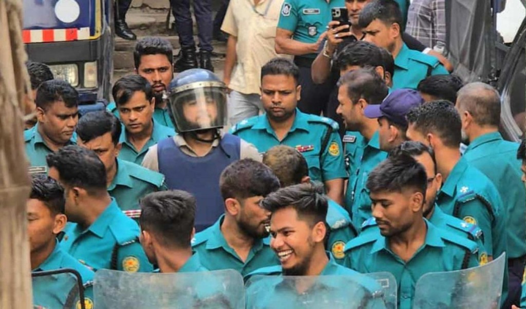 পাঁচ দিনের রিমান্ডে তৌহিদ আফ্রিদি 1756123075 পাঁচ দিনের রিমান্ডে তৌহিদ আফ্রিদি