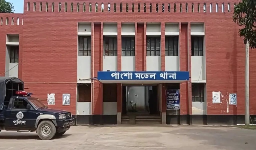 পাংশা 1755072323 রাজবাড়ীতে পিকআপ ভ্যানের ধাক্কায় মাছ ব্যবসায়ী নিহত