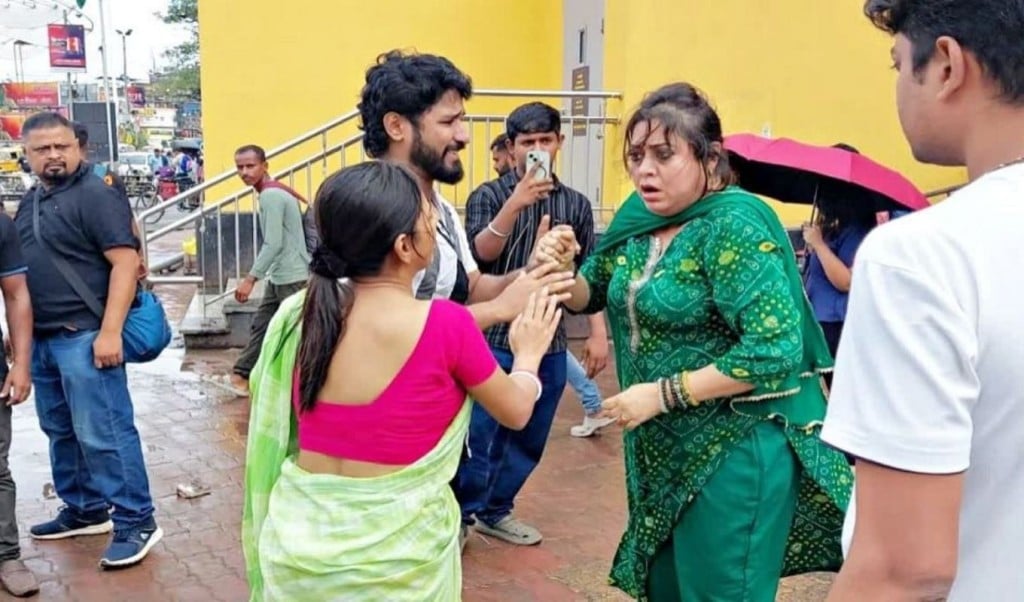 পাওনা টাকা আদায়ে পথে নামলেন রাস্তায় নামলেন অভিনেত্রী 1755670825 ’পাওনা টাকা’ আদায়ে পথে নামলেন অভিনেত্রী