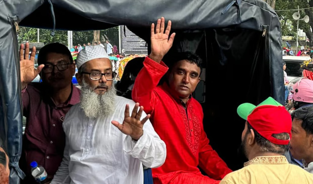পুলিশের গাড়িতে স্মারকলিপি দিতে গেলেন শিক্ষক নেতারা 3 পুলিশের গাড়িতে স্মারকলিপি দিতে গেলেন শিক্ষক নেতারা 1756551561 পুলিশের গাড়িতে স্মারকলিপি দিতে গেলেন শিক্ষক নেতারা
