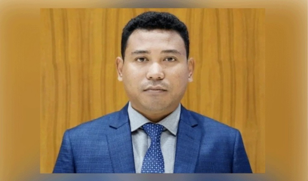 পুলিশের লাঠি নিয়ে তরুণকে পেটানোর ভিডিও ভাইরাল, ইউএনওর বিরুদ্ধে মামলা 4 পুলিশের লাঠি নিয়ে তরুণকে পেটানোর ভিডিও ভাইরাল ইউএনওর বিরুদ্ধে মামলা 1755012310 পুলিশের লাঠি নিয়ে তরুণকে পেটানোর ভিডিও ভাইরাল, ইউএনওর বিরুদ্ধে মামলা