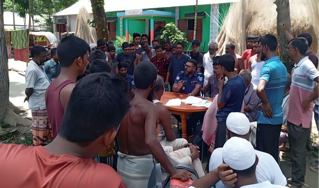 প্রতিবেশীর নতুন অটোরিকশা দেখতে গিয়ে নারীর মর্মান্তিক মৃত্যু 1755333172 পাশেরবাড়িতে নতুন অটোরিকশা দেখতে গিয়ে বিদ্যুৎস্পৃষ্টে নারীর মৃত্যু