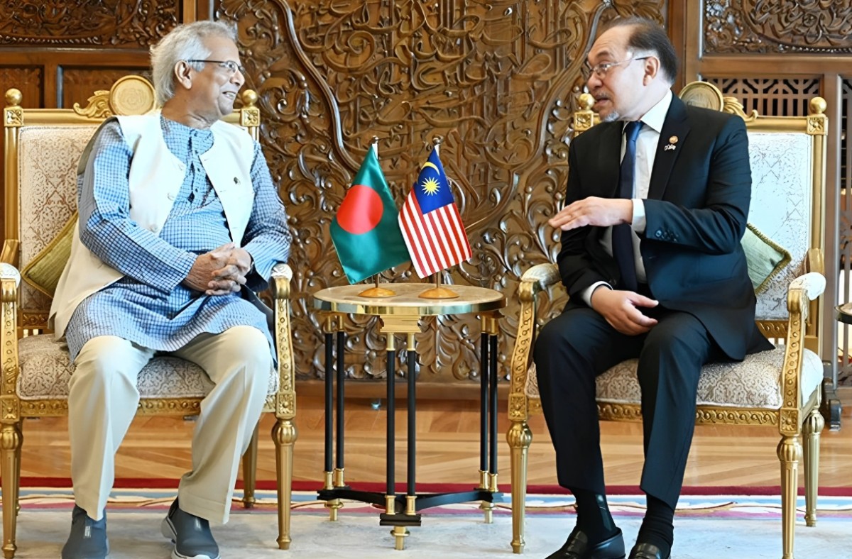 প্রধান উপদেষ্টা ও মালয়েশিয়ার প্রধানমন্ত্রীর মধ্যে দ্বিপাক্ষিক বৈঠক অনুষ্ঠিত