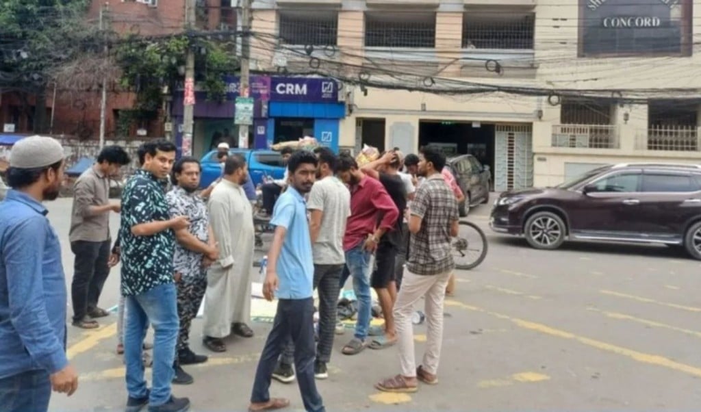 ফজলুর রহমানকে গ্রেপ্তারের দাবিতে বাসার সামনে অবস্থান 1756108350 ফজলুর রহমানকে গ্রেপ্তারের দাবিতে বাসার সামনে অবস্থান