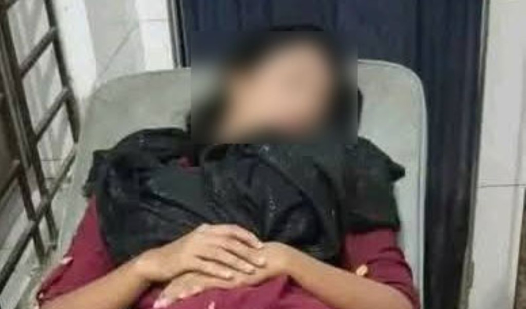 ফেসবুকে ভাইরাল হওয়া অচেতন তরুণীর পরিচয় মিলেছে, বাড়ি ভোলায় 4 তরুণী