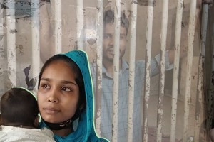 বঙ্গবন্ধুকে ভালোবেসে ফুল দিতে গিয়েছেন আমার স্বামী: সেই রিকশাচালকের স্ত্রী