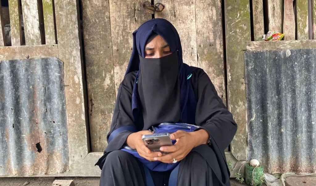 বরগুনায় বিয়ের দাবিতে প্রেমিকের বাড়িতে অনশন 4 বরগুনায় বিয়ের দাবিতে প্রেমিকের বাড়িতে অনশন 1754301704 বরগুনায় বিয়ের দাবিতে প্রেমিকের বাড়িতে অনশন
